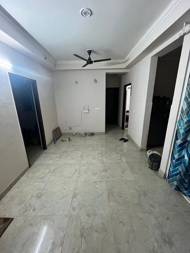 Room, aims-golf-city 2.5 Bedroom 1035 Sq.Ft. Apartment In Sector 75 Noida 9714553