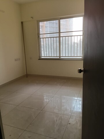 Room in 3 BHK Apartment at Kolte Patil Life Republic, Hinjewadi – for Rent