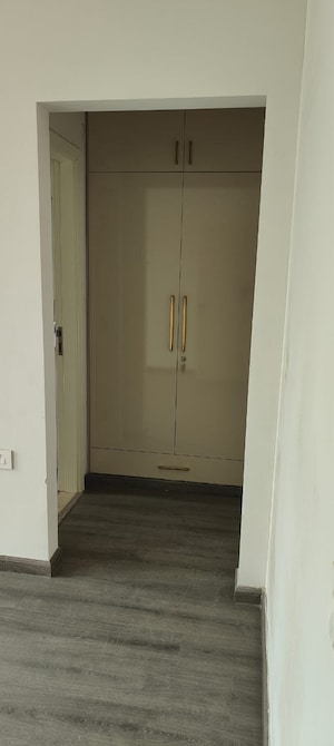 Room in 3 BHK Apartment at Ireo The Corridors, Sector 67a – for Rent