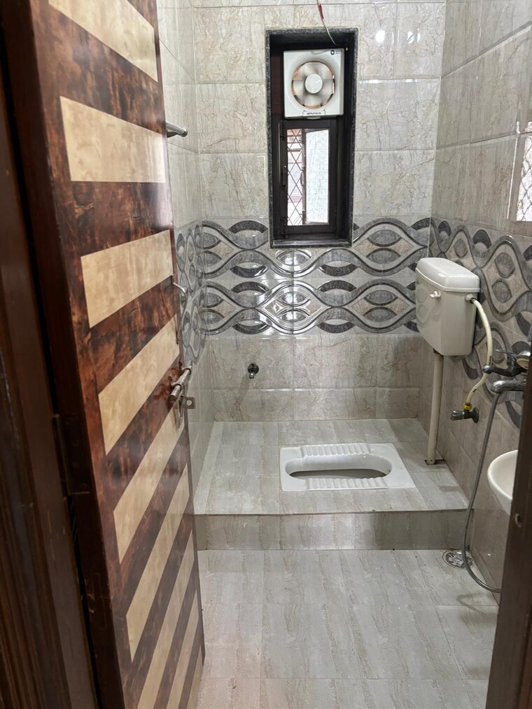 Attached Bathroom, dwarka 2 Bedroom 800 Sq.Ft. Apartment In Dwarka Delhi 9714687