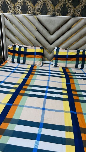 Room in 2 BHK Builder Floor at Aerocity – for Rent