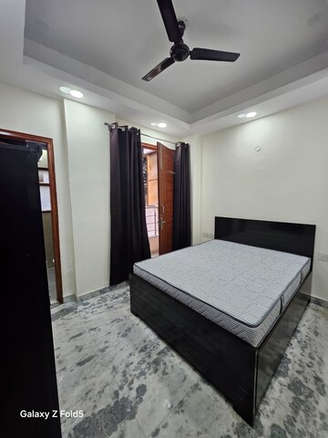 Bedroom in 2 BHK Builder Floor at Sector 38 – for Rent