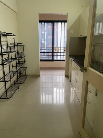 Room in 3 BHK Apartment at Clover Acropolis, Viman Nagar – for Rent