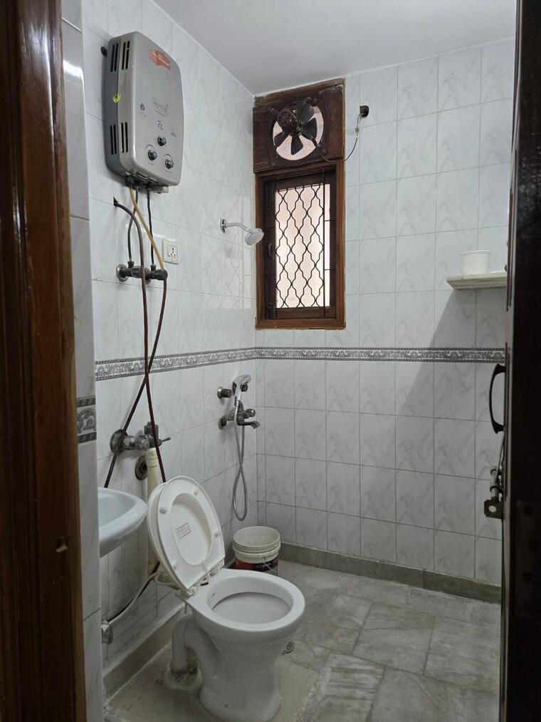 Attached Bathroom, dwarka 3 Bedroom 1500 Sq.Ft. Apartment In Dwarka Delhi 9714993