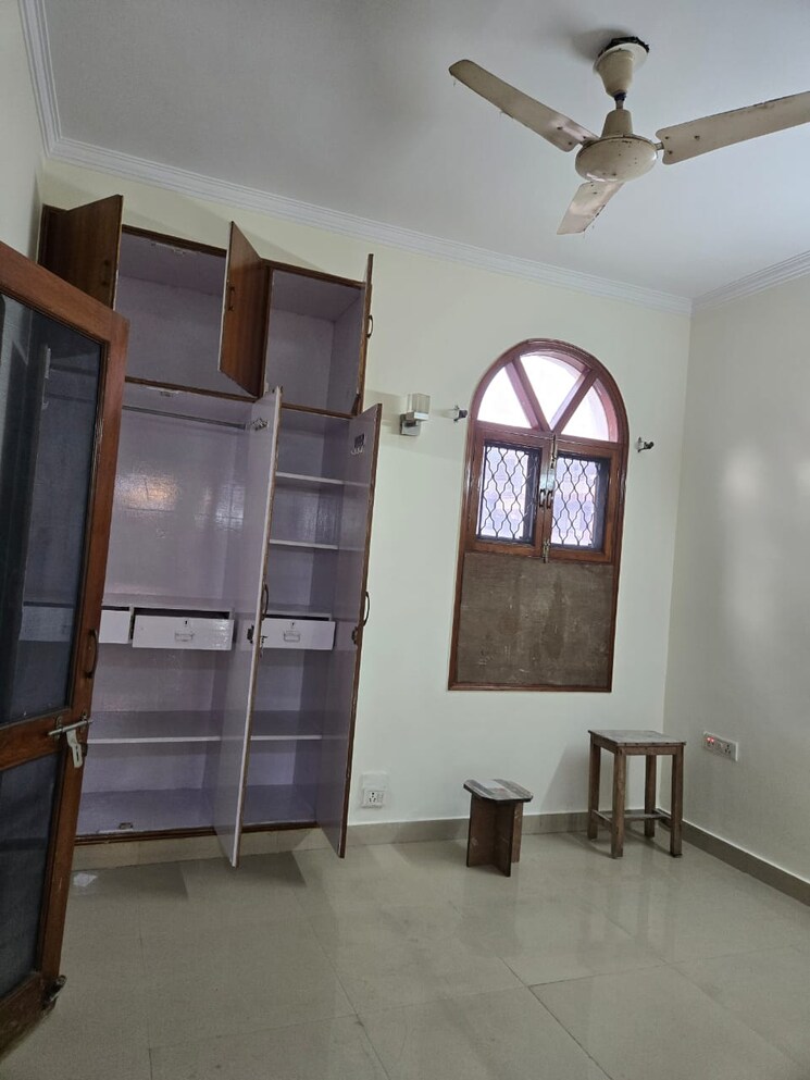 undefined, dwarka 3 Bedroom 1500 Sq.Ft. Apartment In Dwarka Delhi 9714993