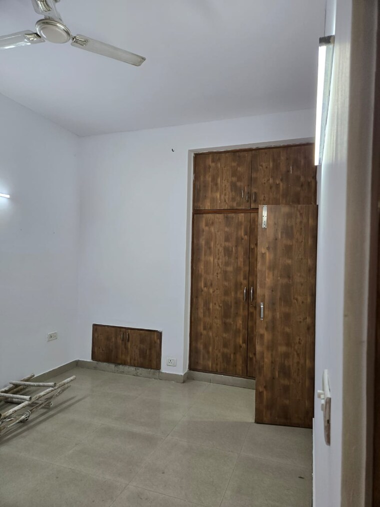 Room, dwarka 3 Bedroom 1500 Sq.Ft. Apartment In Dwarka Delhi 9714993