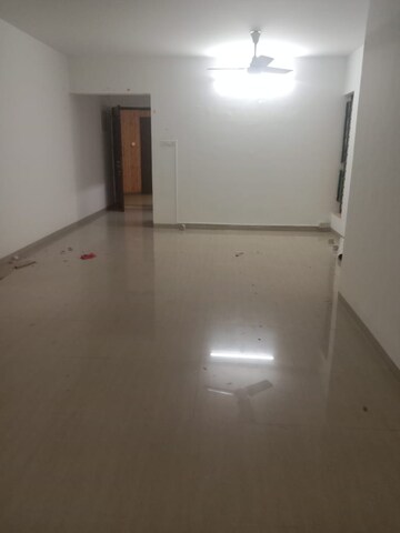 Room in 3 BHK Apartment at Clover Acropolis, Viman Nagar – for Rent