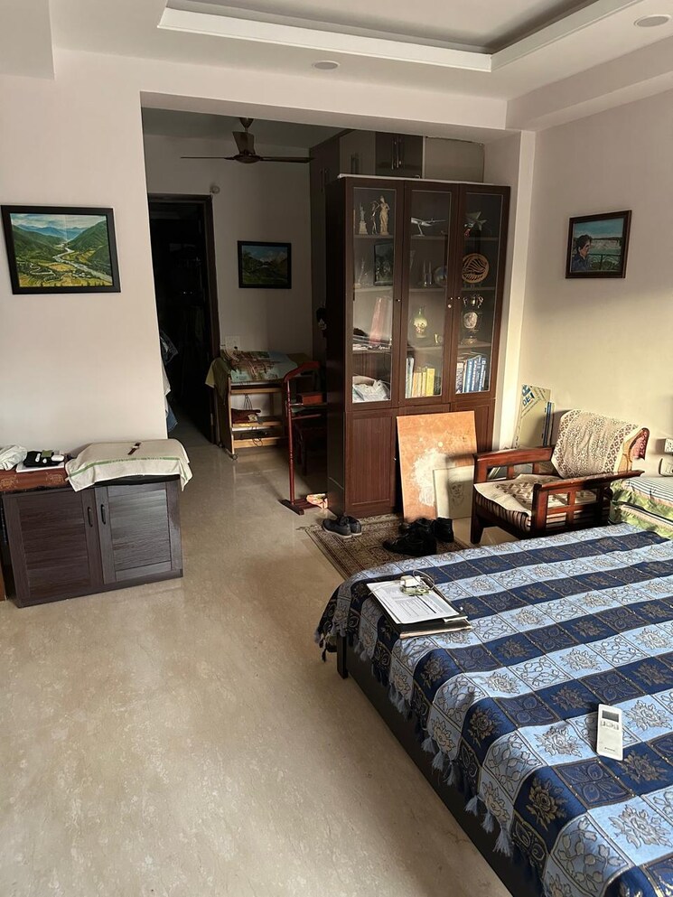 Bedroom, palam vihar 4 Bedroom 510 Sq.Yd. Builder Floor In Palam Vihar Gurgaon 9715647