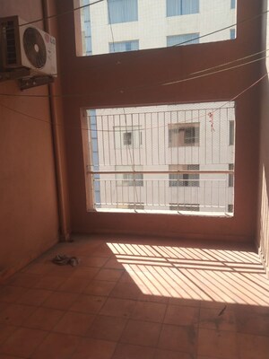 Room in 3 BHK Apartment at Pristine Zircon, Viman Nagar – for Rent