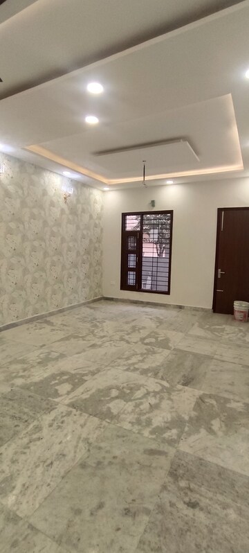 Room in 4 BHK Independent House at Patiala Road – for Sale