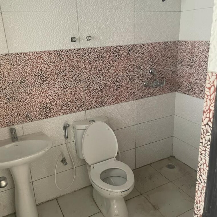 Bathroom, amolik-sankalp 3 Bedroom 646 Sq.Ft. Apartment In Sector 85 Faridabad 9715273