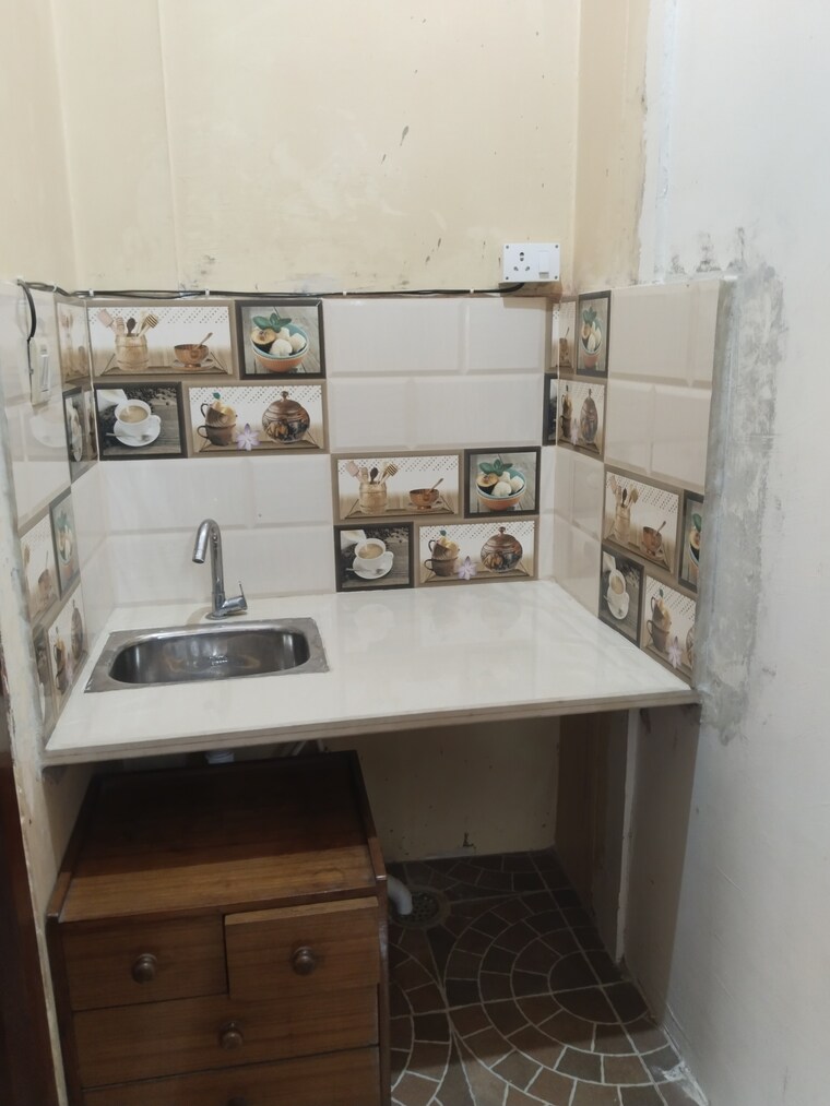 Kitchen, gomti nagar Studio 300 Sq.Ft. Builder Floor In Gomti Nagar Lucknow 9715327