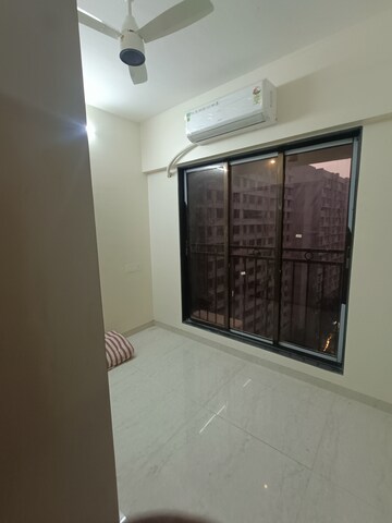 Room in 2 BHK Apartment at Pratham ARC Aura, Andheri West – for Rent