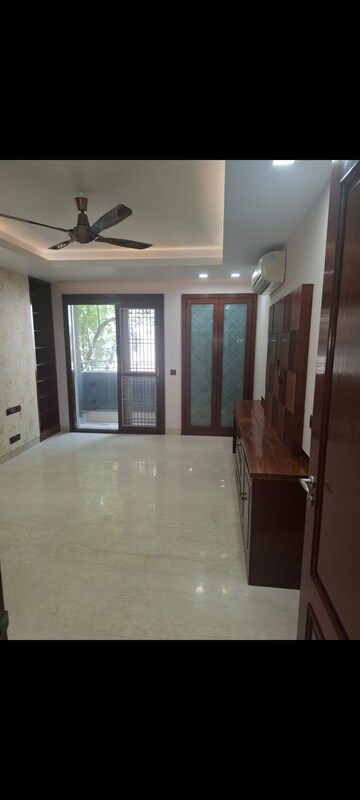 Room in 4 BHK Builder Floor at Chittaranjan Park – for Sale
