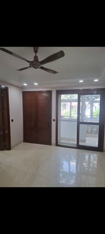 Room in 4 BHK Builder Floor at Chittaranjan Park – for Sale
