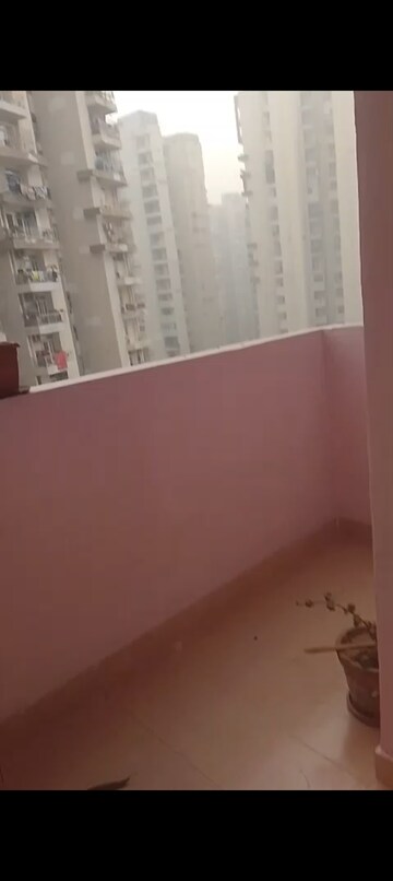 Room in 3 BHK Apartment at Supertech Ecovillage I, Sector 1 Greater Noida – for Rent