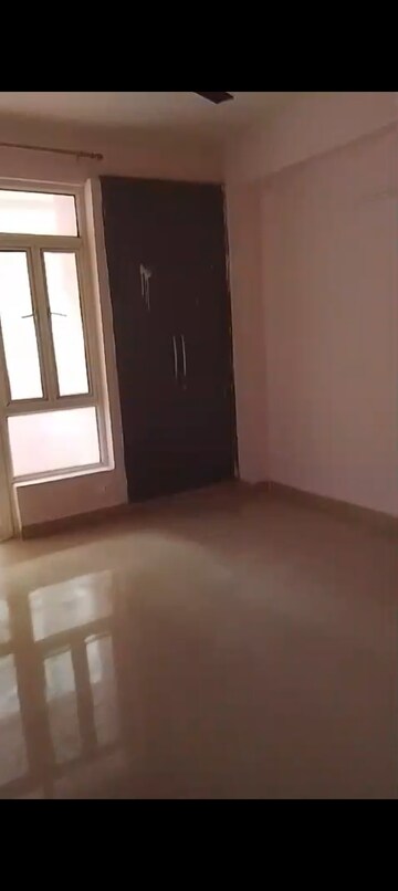 Room in 3 BHK Apartment at Supertech Ecovillage I, Sector 1 Greater Noida – for Rent