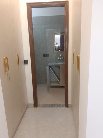 Building Lobby in 3.5 BHK Builder Floor at Jadhunath Enclave, Sector 29 – for Rent