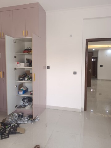 Bathroom in 3.5 BHK Builder Floor at Jadhunath Enclave, Sector 29 – for Rent