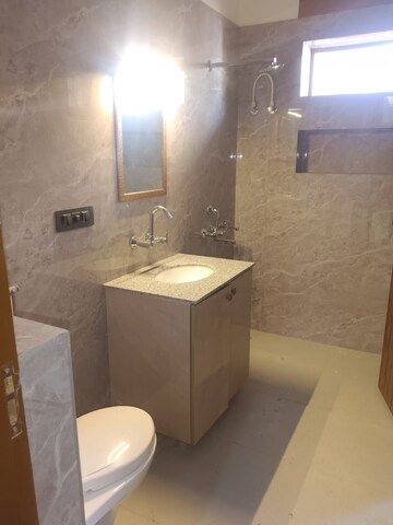 Bathroom in 3.5 BHK Builder Floor at Jadhunath Enclave, Sector 29 – for Rent