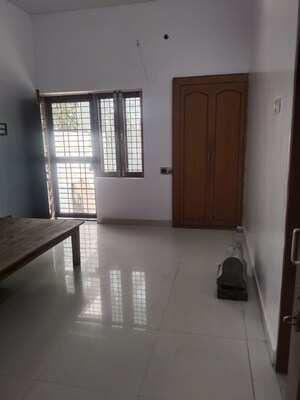 Room in 1.5 BHK Builder Floor at Gomti Nagar – for Rent
