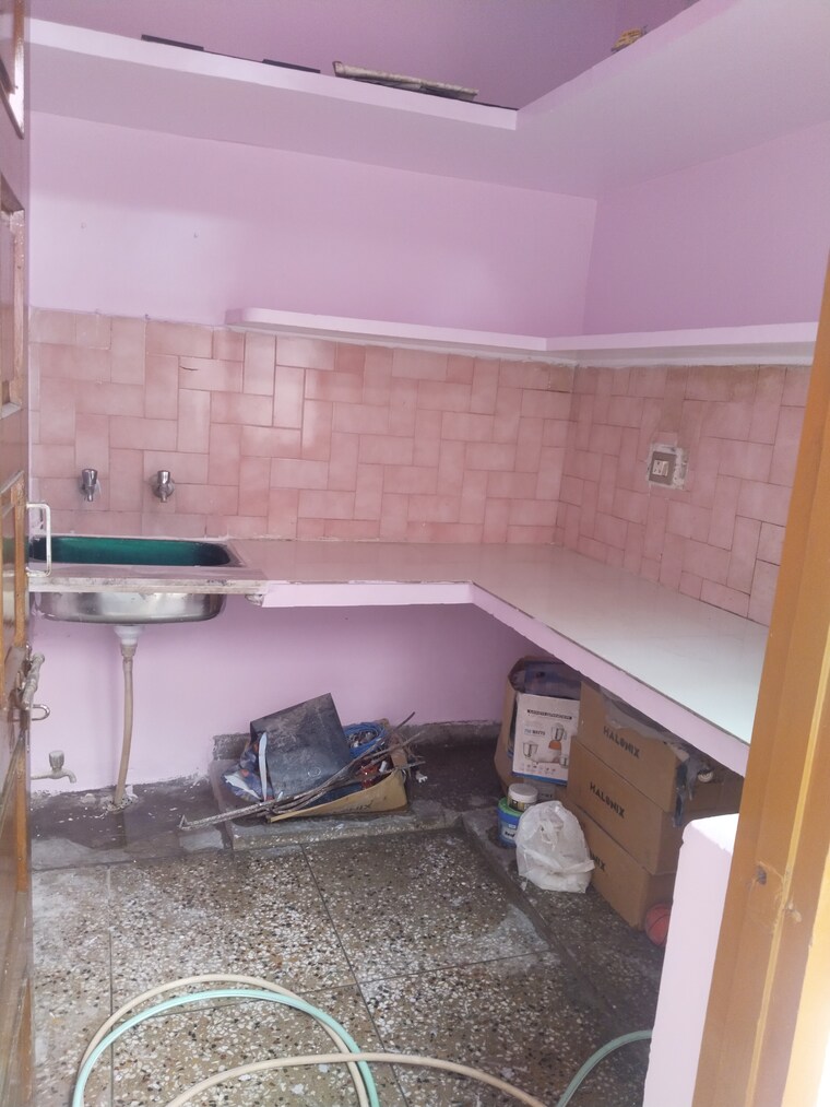 Kitchen, gomti nagar 1.5 Bedroom 700 Sq.Ft. Builder Floor In Gomti Nagar Lucknow 9715433