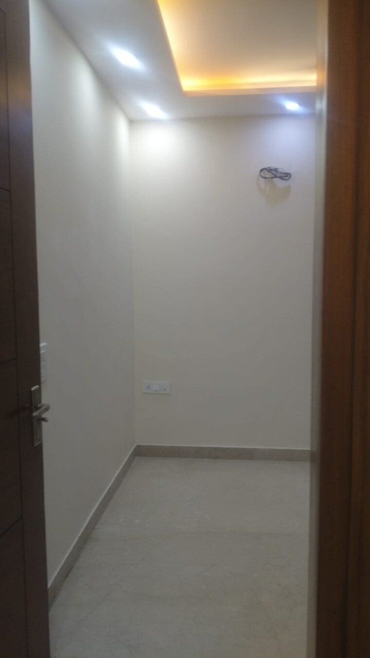 Room, lajpat nagar i 2 Bedroom 900 Sq.Ft. Independent House In Lajpat Nagar I Delhi 9715439