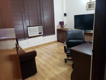 Master Bedroom in 3 BHK Builder Floor at Uppal Southend, Sector 49 – for Rent