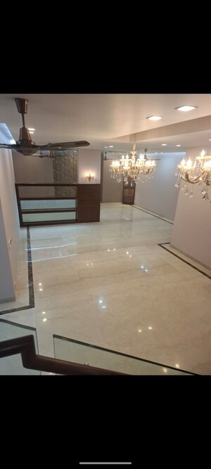 Room in 4 BHK Builder Floor at Chittaranjan Park – for Sale