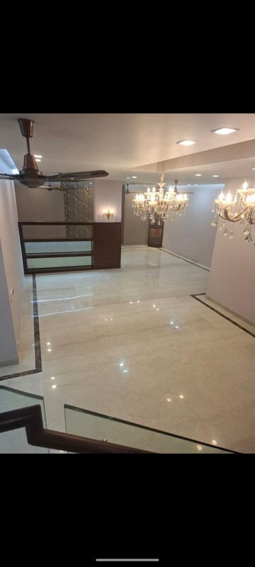 Room in 4 BHK Builder Floor at Chittaranjan Park – for Sale