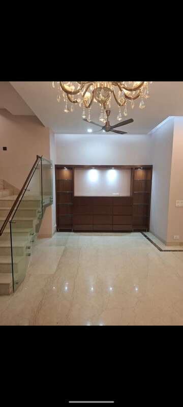 Room in 4 BHK Builder Floor at Chittaranjan Park – for Sale