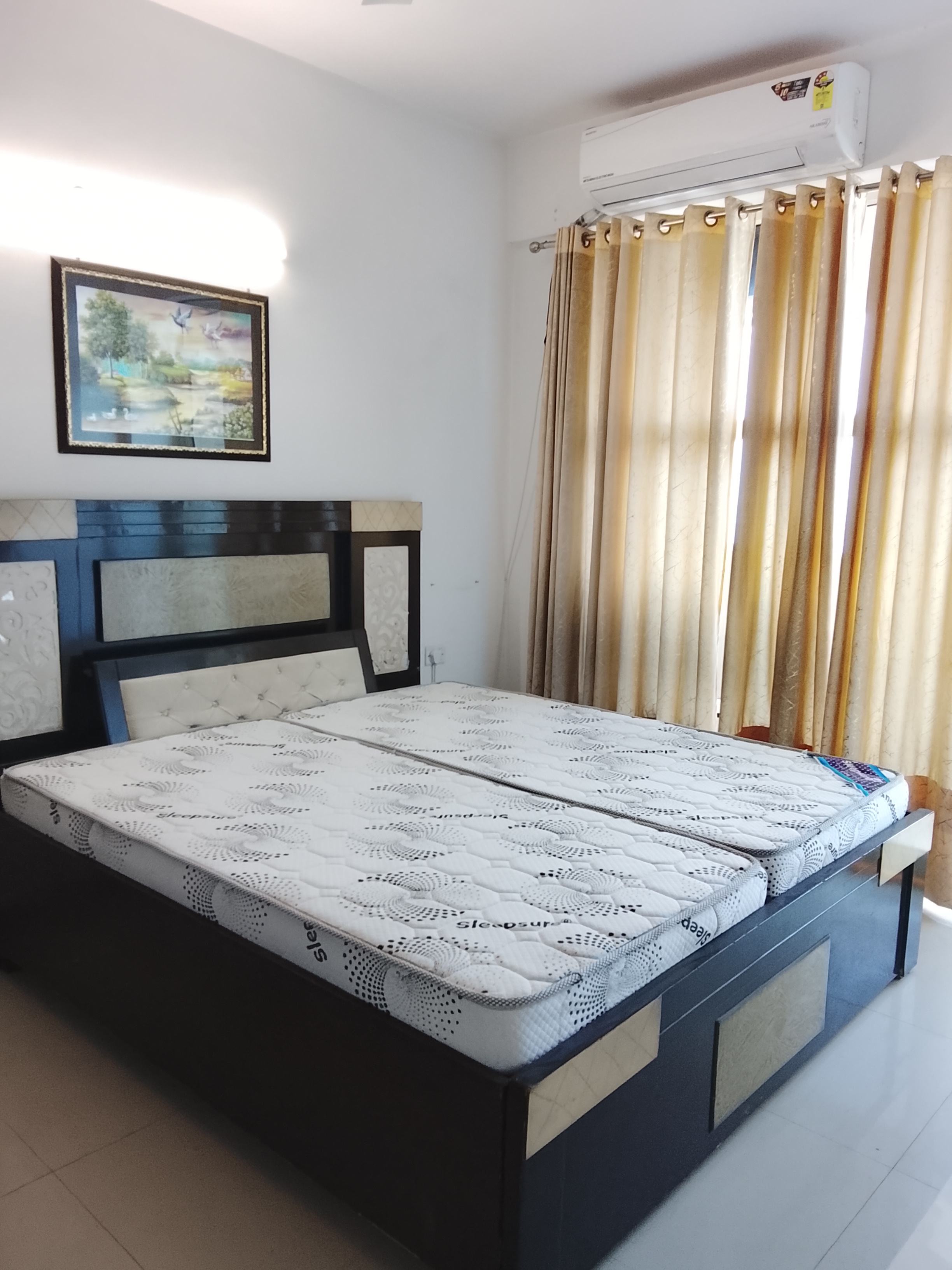 2 BHK Apartment For Rent in Pyramid Square 67A