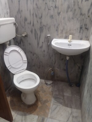 Bathroom in 1.5 BHK Independent House at Gomti Nagar – for Rent