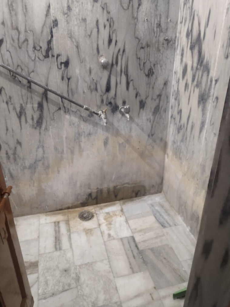 Bathroom, gomti nagar 1.5 Bedroom 800 Sq.Ft. Independent House In Gomti Nagar Lucknow 9715622
