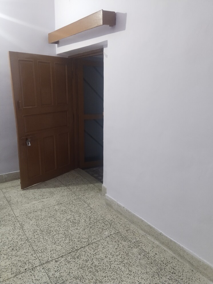 Room, gomti nagar 1.5 Bedroom 800 Sq.Ft. Independent House In Gomti Nagar Lucknow 9715622
