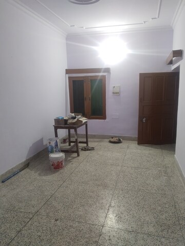 Living Room in 1.5 BHK Independent House at Gomti Nagar – for Rent