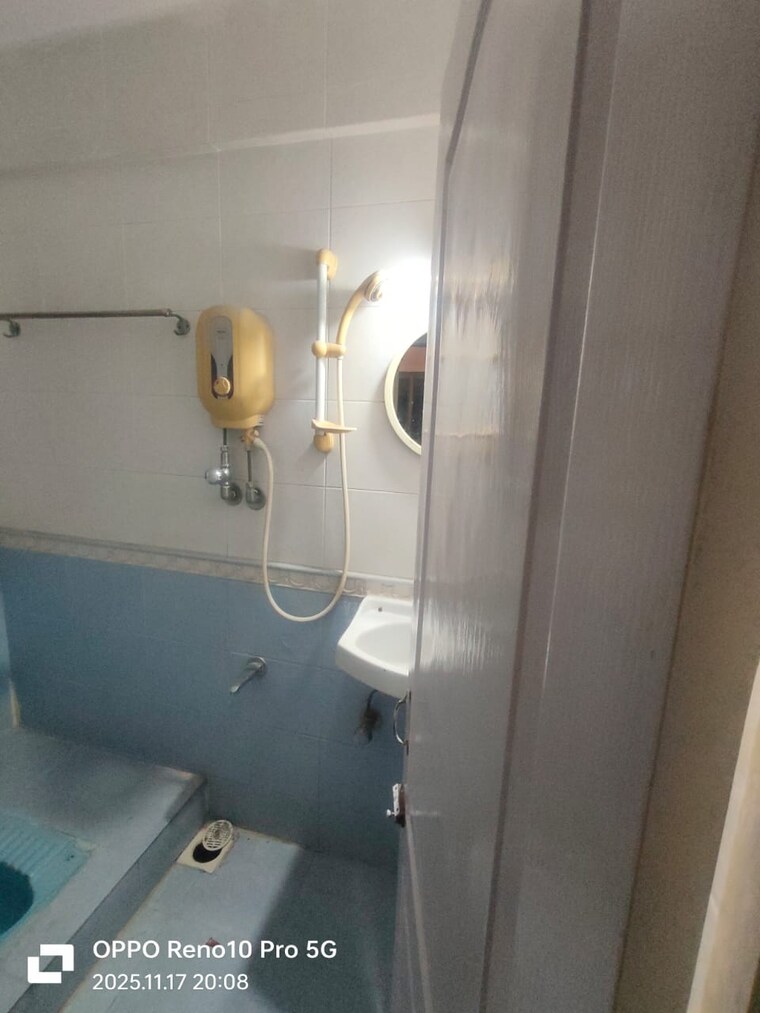 Bathroom, suncity-complex 2 Bedroom 850 Sq.Ft. Apartment In Powai Mumbai 9715618