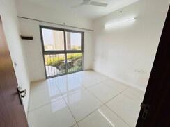1 BHK + Extra Room Apartment For Sale in Amanora Gold Towers