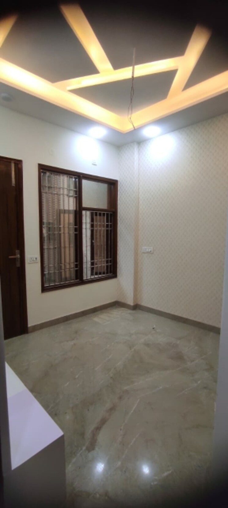 Room, rohini sector 24 3 Bedroom 750 Sq.Ft. Builder Floor In Rohini Sector 24 Delhi 9715983