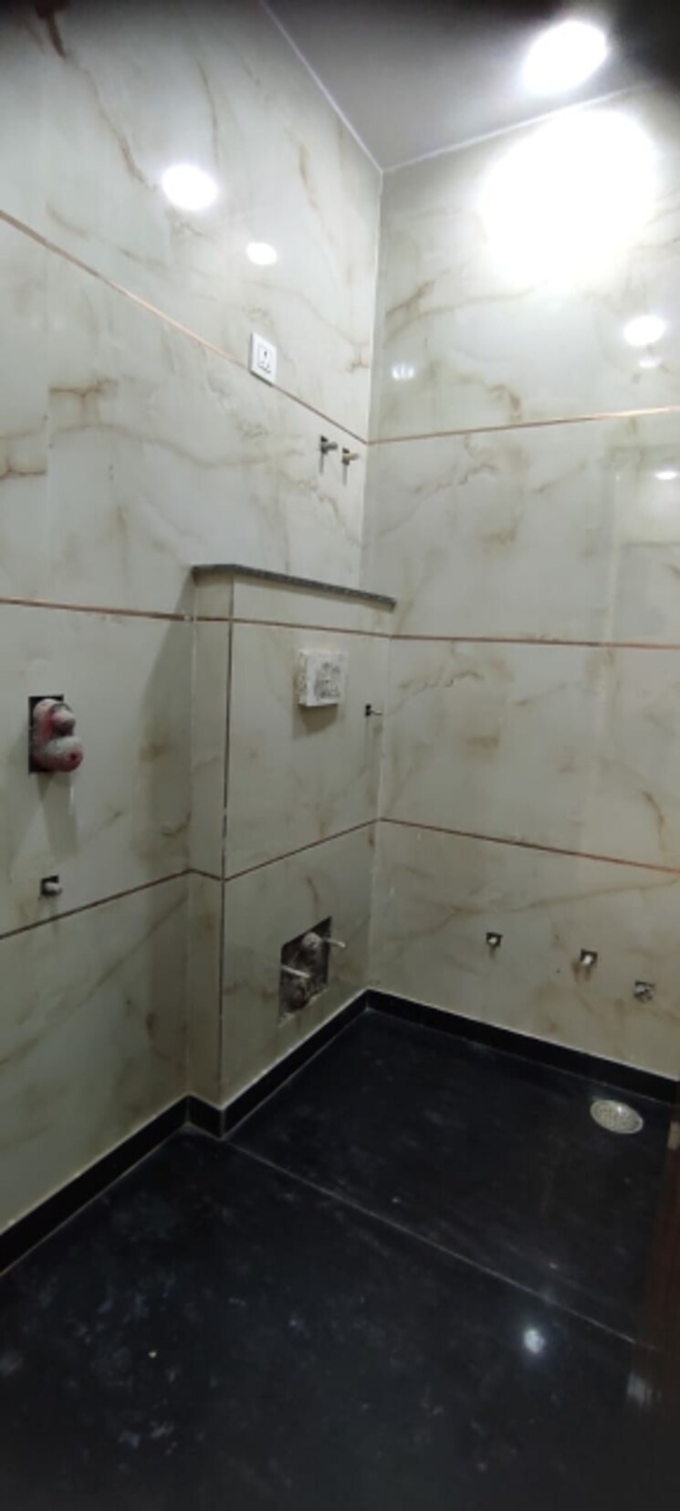 Bathroom, rohini sector 24 3 Bedroom 750 Sq.Ft. Builder Floor In Rohini Sector 24 Delhi 9715983