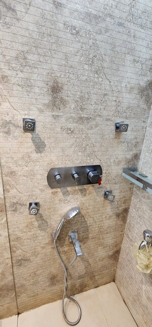 Furnished Amenities in 2 BHK Apartment at Kalpataru Parkcity, Kolshet Road – for Rent