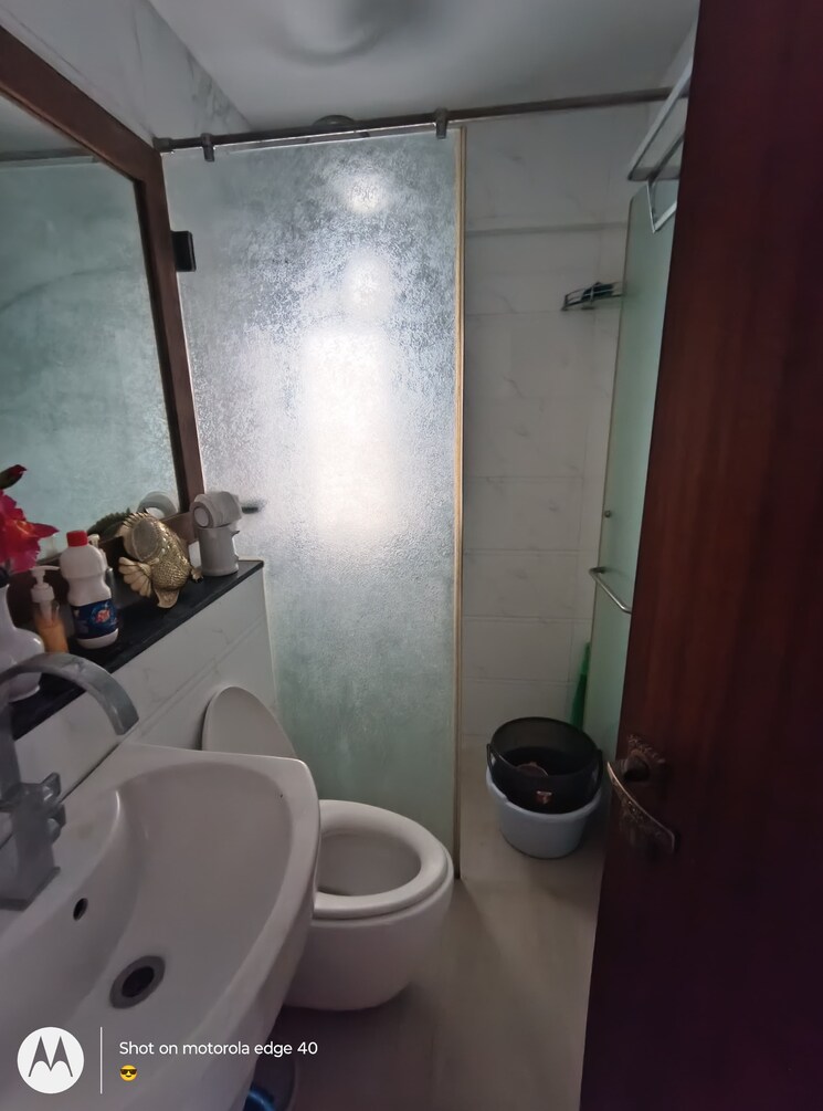 Bathroom, the-wadhwa-platina 3 Bedroom 1100 Sq.Ft. Apartment In Kolshet Road Thane 9715988