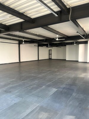 Room in  Office Space in IT/SEZ at Sector 63 – for Rent