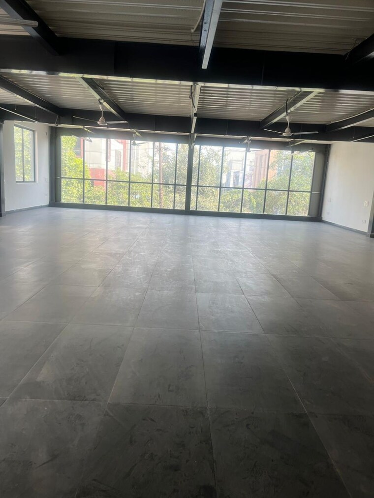 Room, sector 63 Commercial Office Space in IT/SEZ 8100 Sq.Ft. In Sector 63 Noida 9715991