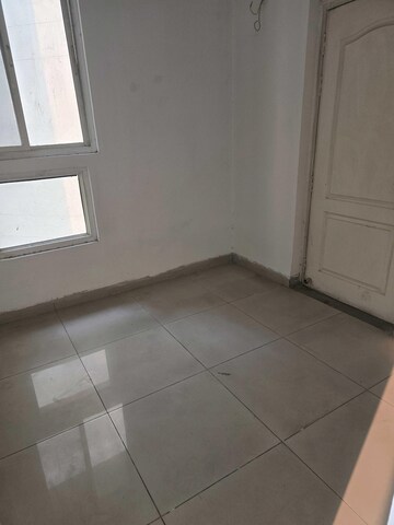 Room in 3 BHK Apartment at Stellar Jeevan, Sector 1 Greater Noida – for Rent