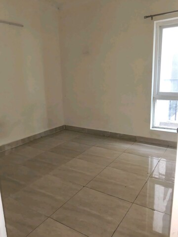 Room in 3 BHK Apartment at Gaur City 2 - 14th Avenue, Sector 16c Greater Noida – for Rent