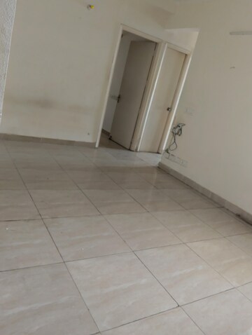 Room in 3 BHK Apartment at Gaur City 2 - 14th Avenue, Sector 16c Greater Noida – for Rent