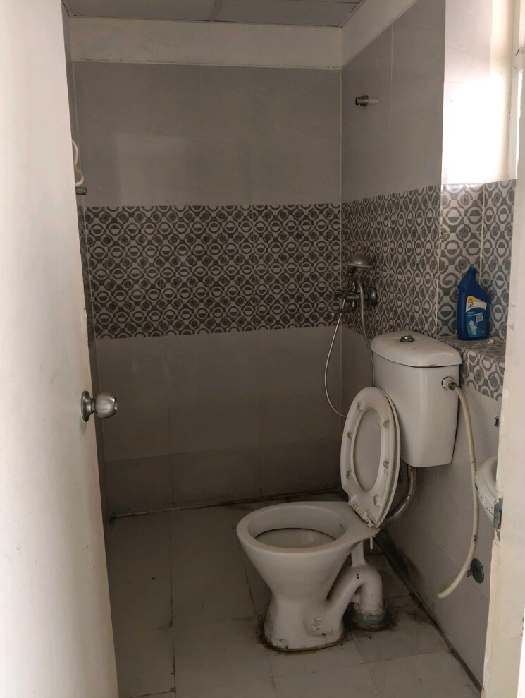 Bathroom, gaur-city-2-14th-avenue 3 Bedroom 1300 Sq.Ft. Apartment In Sector 16c Greater Noida Greater Noida 9716389