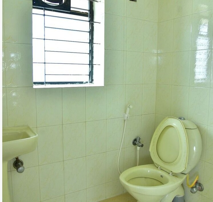 Bathroom, hrbr layout 3 Bedroom 2200 Sq.Ft. Independent House In Hrbr Layout Bangalore 9716370