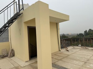 Building Lobby in 6 BHK Villa at Gaur Yamuna City 32nd Park View, Gaur Yamuna City – for Sale